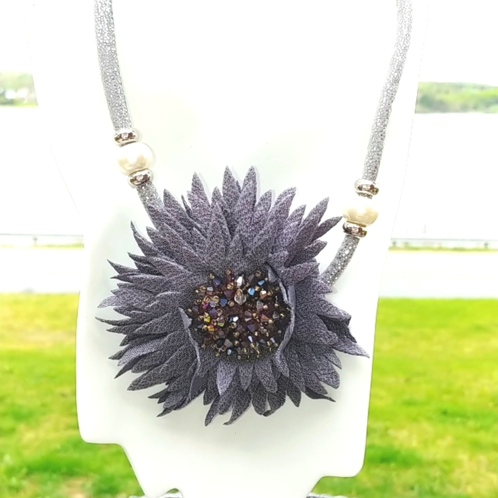 Flower petal statement necklace Grey NWT